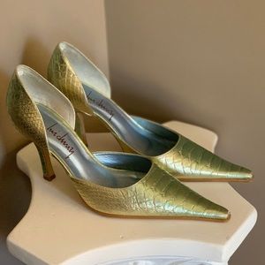 ⬇️ Luichiny Pumps